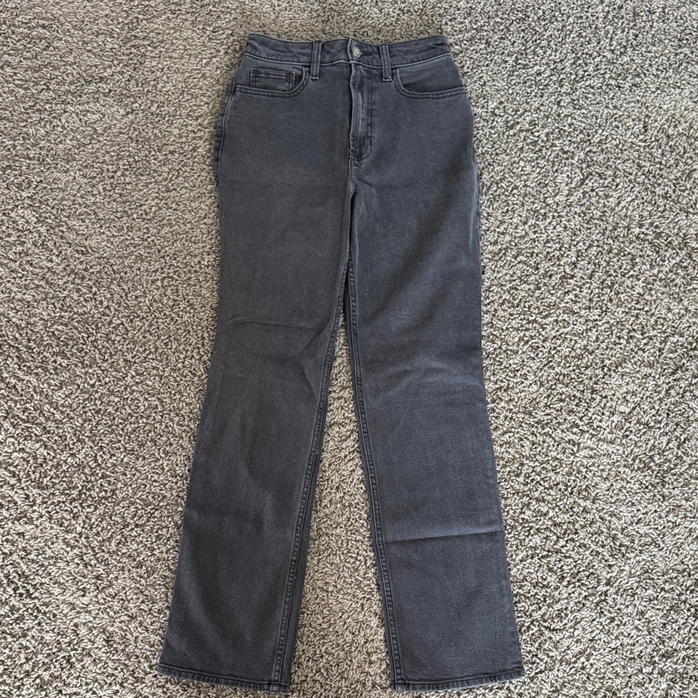 Hollister Ultra High-Rise 90’s Straight Jeans in Washed Black Women’s Size 0